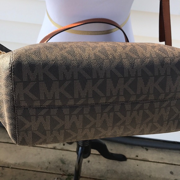 NWT Michael Kors Browm Skin Jet Set - Picture 5 of 8